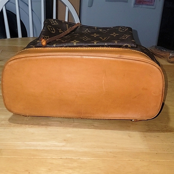 🚨Montsouris GM backpack clean W/ Coa - Picture 6 of 15